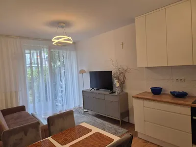 3 pok, 52 m. Daniszewska, autobusy, tramwaje, metro - miniatura 2