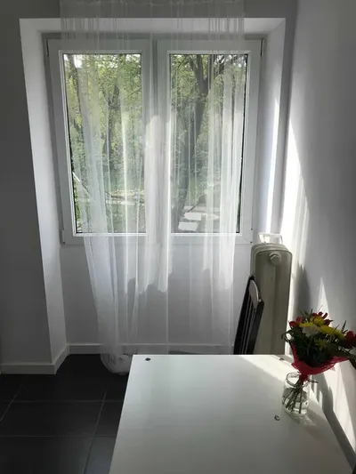 Przestronna kawalerka z osobną kuchnią i wnęką sypialnianą – 37,5 m² | os. Centrum A, Kraków - miniatura 5