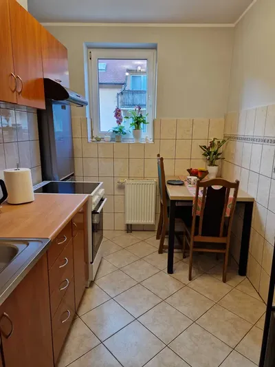 Kawalerka 32 m2 z balkonem miejscem postojowym, rowerownią, na zamkniętym osiedlu na Wawrze - miniatura 5