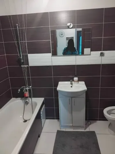 Wynajmę 2 pokoje 43m Herberta Balkon i Piwnica - miniatura 2