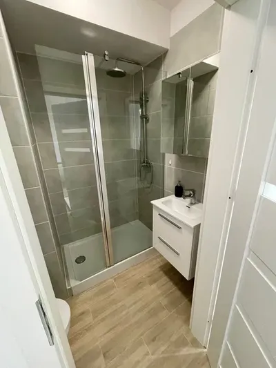 Słoneczna Kawalerka z oddzielną kuchnią 25m2 - miniatura 5