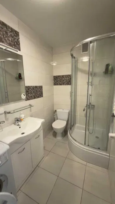 Umeblowana kawalerka o powierzchni 40m², położone przy ul. Wierzbowej 5 w Poznaniu. - miniatura 4