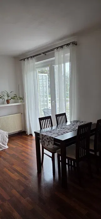 Wynajmę piękną kawalerkę z oddzielną sypialnią i podziemnym garażem - miniatura 2