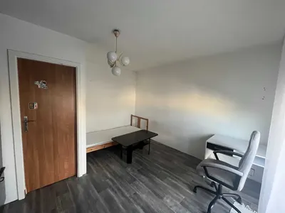 Bezpośrednio Duży jednoosobowy z balkonem, nieprzechodni zam. na klucz - miniatura 2