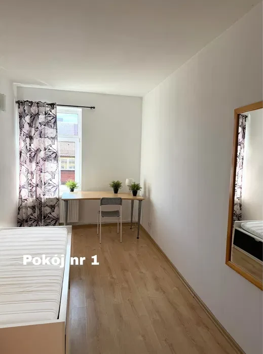 Atrakcyjne i przestronne MIESZKANIE W CENTRUM KATOWIC 102m² - 4 nieprzechodnie POKOJE + kuchnia - 1/8