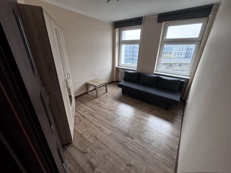 Wynajme mieszkanie 3 pokojowe. Studenci osoby pracujace - 1/8