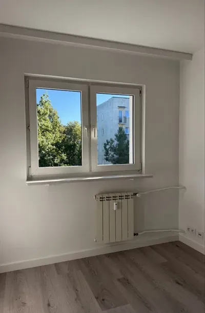 Do wynajęcia komfortowe, świeżo wyremontowane mieszkanie o powierzchni 38 m², położone przy ul. Kochanowskiego w Warszawie, na Bielanach 2 pietro