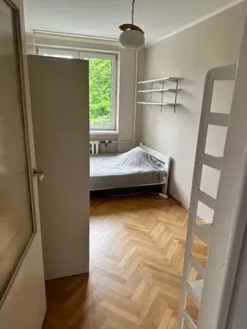 Słoneczne 3-pokojowe mieszkanie o powierzchni 47 m2 w centrum Gdyni na ulicy Krasickiego dostępne od października na wynajem długoterminowy. - miniatura 3