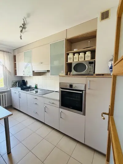 Jasne i przestronne mieszkanie na wynajem Gdynia Cisowa - miniatura 2