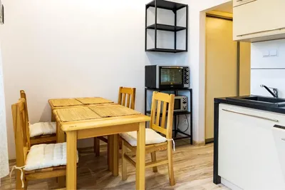 Dwupokojowe mieszkanie z odzielną kuchnią, w świetnej lokalizacji, blisko dworca na Ligocie, autobusy w pobliżu, sklepy, piekarnia, skwer . - miniatura 2