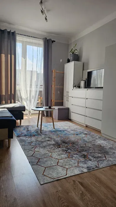 1-pok 22m2 METRO Dw. Wileński ,meble, po remoncie