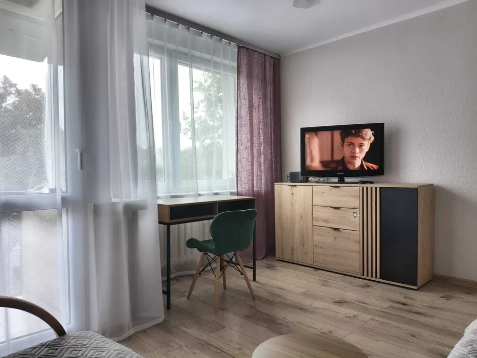 Wynajmę Jasne i przytulne mieszkanie 2-pokoje (37 m²) Kraków ul .Racławicka - 1/8