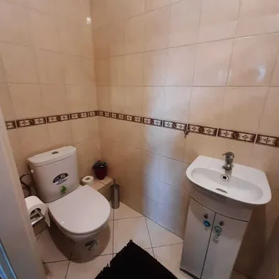 Wyjątkowa lokalizacja 2 pokojowe z oddzielną kuchnią i garderobą 58m prywatnie . - miniatura 2