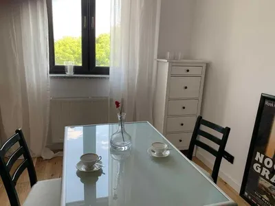 Wyjątkowa kawalerka (33 m2) w odrestaurowanej kamienicy w centrum Łodzi - miniatura 3
