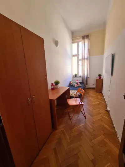 Ładny duży pokój dwuosobowy w mieszkaniu - ścisłe centrum Rzeszowa - miniatura 5