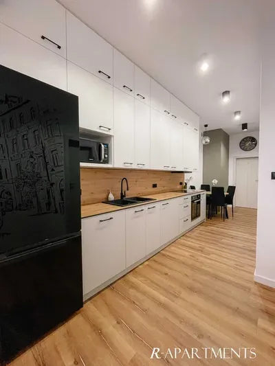 Bezpośrednio 5-pokojowe, 11-miejsc noclegowych- po gruntownym remoncie w ścisłym centrum. - miniatura 2