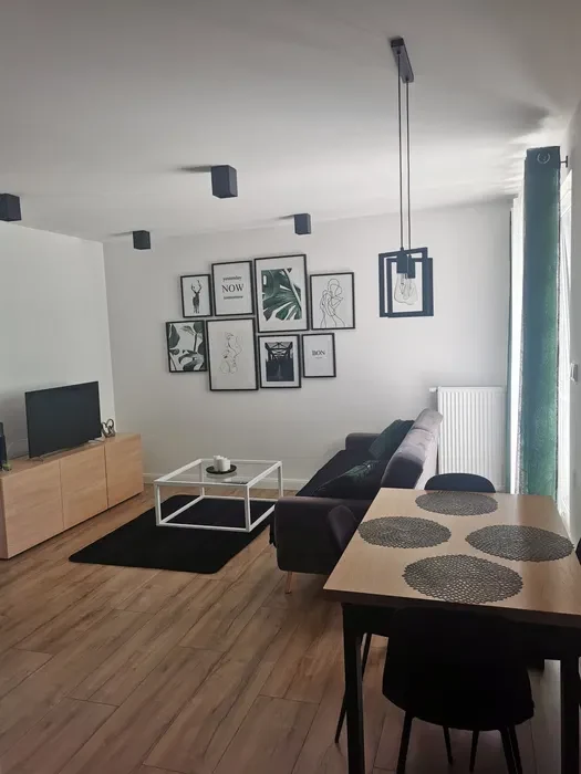 Mieszkanie na wynajem - bliska Białołęka, z miejscem garażowym. - 1/8