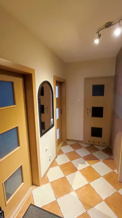 Wynajmę ciche mieszkanie na zamkniętym osiedlu - tylko długie najmy - miniatura 4