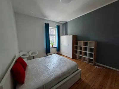 Do wynajęcia przestronny pokój w mieszkaniu na ul. Przybyszewskiego 45 na wysokim parterze w kamienicy, zaraz koło przystanku tramwajowego i UM - miniatura 2