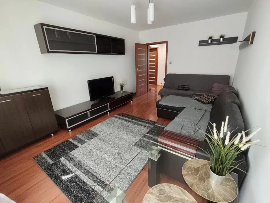 Rezerwacja - WYNAJEM, Tarchomin , 47 m² ,2 pokoje z oddzielną kuchnią, miejsce parkingowe zew. -GRATIS, OD ZARAZ - 1/8