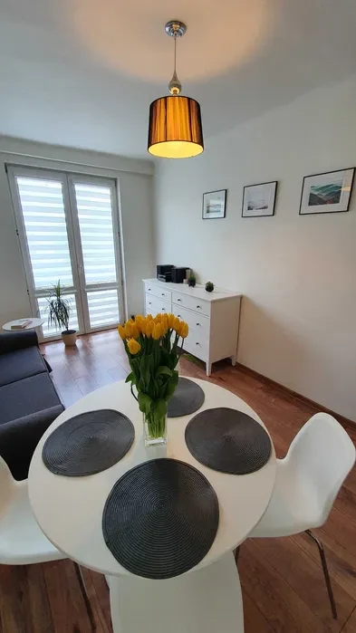 Nowolipki 14, centrum, dwa pokoje, 4 piętro, balkon, winda - 1/8