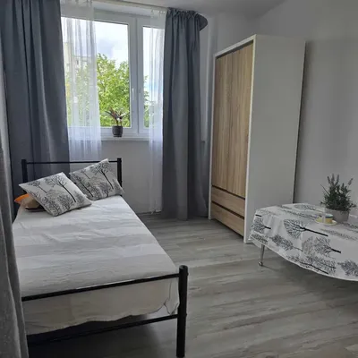 OSIEDLE MŁODYCH DLA STUDENTÓW MATEJKI 65 III P jasne po remoncie 3 pokoje, balkon, winda 2 200,00 - miniatura 4