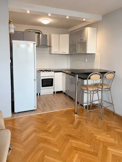 Wynajmę 2-pokojowe mieszkanie z balkonem – 39 m² - miniatura 3