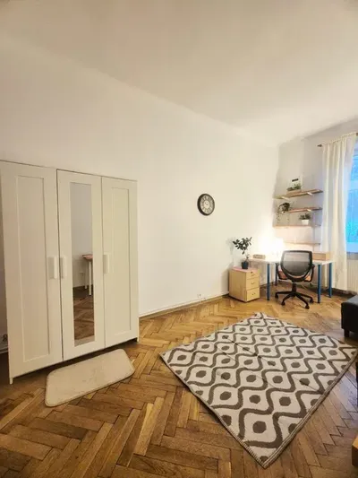 Jednopokojowe mieszkanie STARE PODGORZE św. BENEDYKTA, 1 piętro , BEZPOŚREDNIO, świetna lokalizacja, OGRZEWANIE MIEJSKIE - miniatura 4