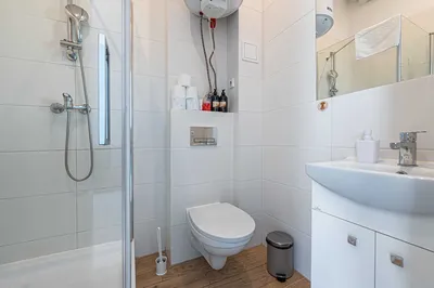 Samodzielna kawalerka z balkonem w ścisłym centrum Gdyni, przy ul. Abrahama 71 - miniatura 3