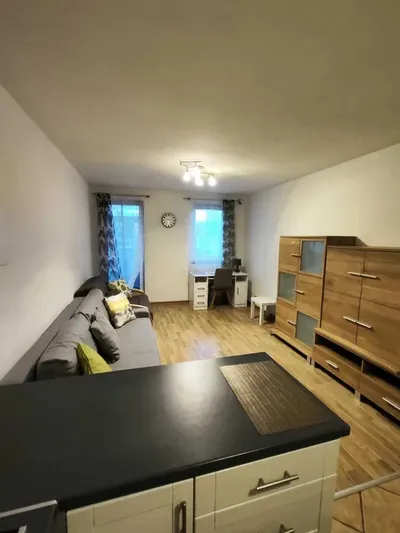 Kawalerka 30 m² z klimatyzacją i miejscem w garażu – ul. Opolska 121 - miniatura 2