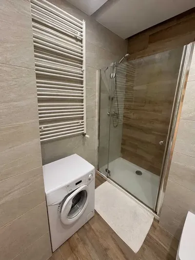 Do wynajęcia kawalerka o powierzchni około 26 m², położona na 3. piętrze w budynku z windą, przy ul. Bochenka 25B/172 w Krakowie. - miniatura 3