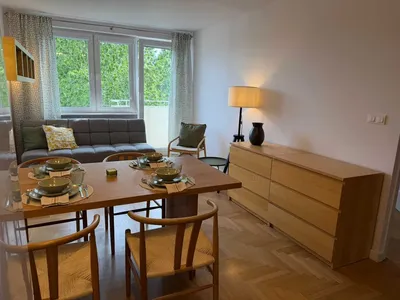 Gdynia Śródmieście | 2 pokoje | blisko SKM | balkon | winda | widok na zieleń - miniatura 2