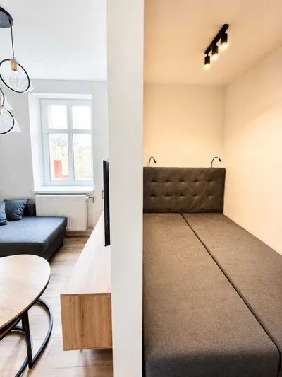 Kawalerka do wynajęcia z oddzielną sypialnią - Katowice Środmieście - miniatura 3