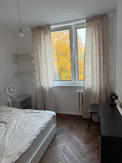Jasne 3 pokoje, 44 m², Szwoleżerów / Łazienki Królewskie, balkon, nowa kuchnia i meble - miniatura 3