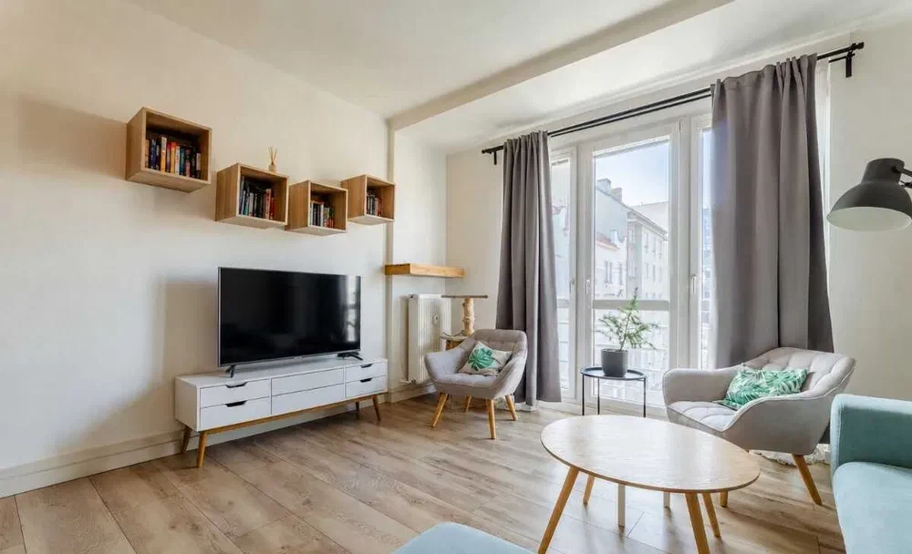 Przestronne mieszkanie 3 pokoje 88 m² – 2 balkony, umeblowane, Warszawa - 1/8