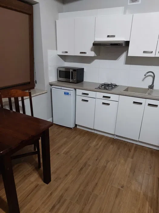Ładne mieszkanie kawalerka studio ok. 3 km od ul. Wiadukt - 1/8