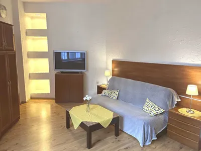 Przestronny i jasny pokój/mieszkanko (z własną kuchnią i łazienką) dla studentki w centrum blisko uczelni - miniatura 4