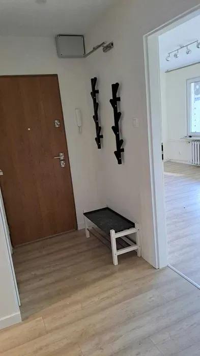 3 pokoje po remoncie z widokiem na park, klimatyzacja, duzy balkon, 1 pietro budynek 4 pietrowy, zmywarka, swietna lokalizacja, nieumeblowane - miniatura 4