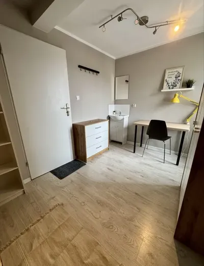 Ładny pokój z własną umywalką | Katowice Śródmieście, ul. Barbary | Blisko AWF! - miniatura 4