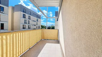 Przestronne mieszkanie z jasną kuchnią, balkon, winda, dostępne natychmiast - miniatura 5