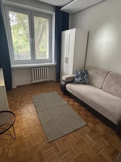 Mieszkanie w centrum, 2 oddzielne pokoje i kuchnia, parter, przy parku - miniatura 4