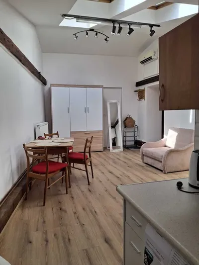 Wynajmę mieszkanie - studio na poddaszu Kraków ul.Długa