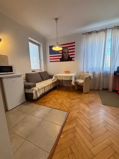 Przepiękna kawalerka przy Placu Zbawiciela - miniatura 2
