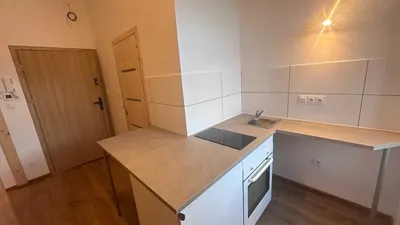 OD 1 PAŹDZIERNIKA: Kawalerka z antresolą przy PKP - całość 1500 zł - miniatura 4