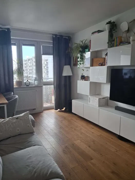 3-pokojowe Tysiąclecia z piwnicą i garażem - 1/8