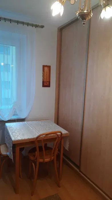 Wynajmę kawalerkę, od zaraz, uczciwej 1 osobie, najlepiej spokojnej studence/studentowi, czyste, przy ul. Ostrobramskiej. Bardzo dobra lokalizacja. - miniatura 3