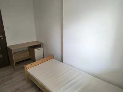 Pokój jednoosobowy w mieszkaniu 3-pokojowym - miniatura 2