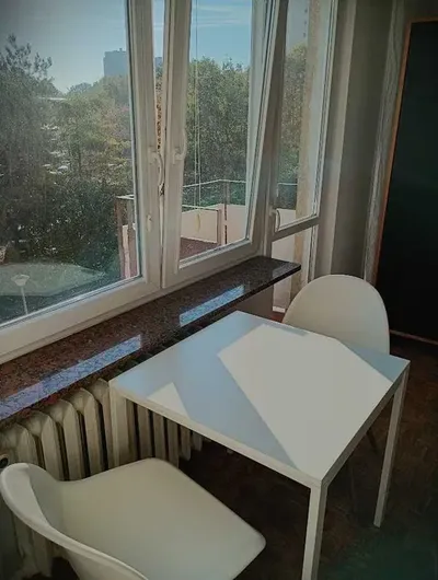 ! DUŻA ! Kawalerka z balkonem która pomieści wszystko! Internet w cenie! - miniatura 2