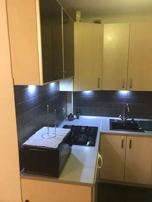 Kawalerka do wynajęcia blisko miasteczka Uniwersyteckiego - 1/8