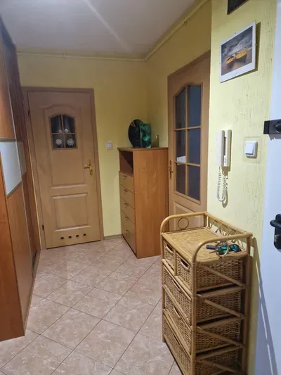 Wynajmę 2 pokojowe mieszkanie na Tarchominie. Klimatyzacja. Basen. - miniatura 4